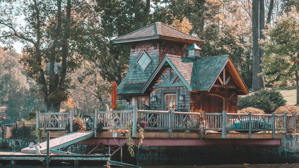 Private dock house on Candlewood Lake